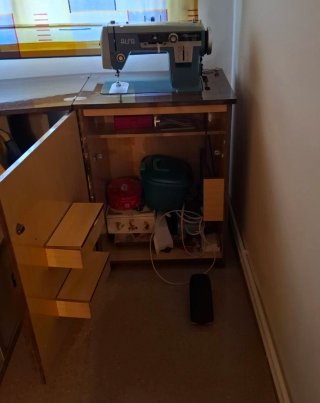 Máquina de coserAlfamatic 109. automática y pedal