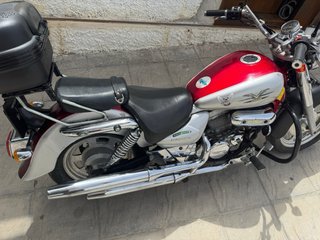 Cambio Hyosung Aguila Cruiser Roja y Plateada