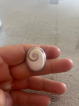 Anillo de plata con diseño espiral