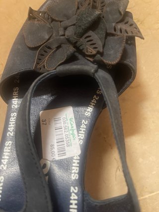 Sandalias Mujer 24hrs Flores Negras con tacón