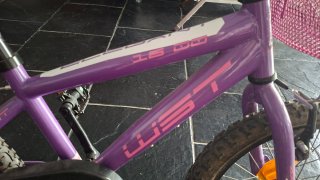 Lote de Bicicleta infantil con cesta y patín rueda