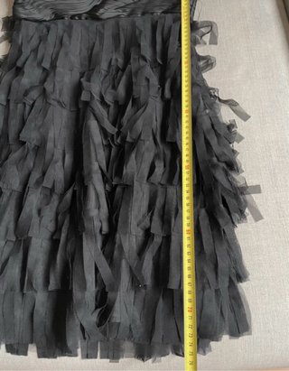 Vestido fiesta palabra de honor negro flecos