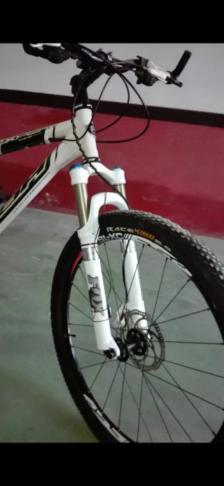 Bicicleta MTB BH 26 Negra y Blanca y roja
