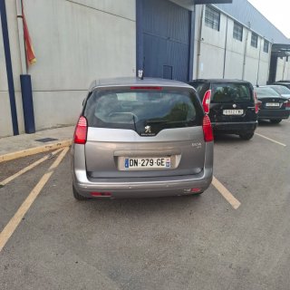 Peugeot e-5008 2015