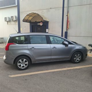 Peugeot e-5008 2015