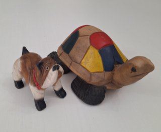 Animali in legno: tartaruga e cane