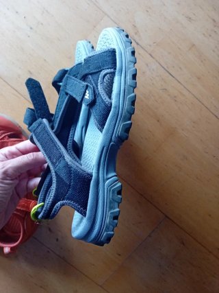 Sandalias Keen Naranja y Quechua Negras Número 34
