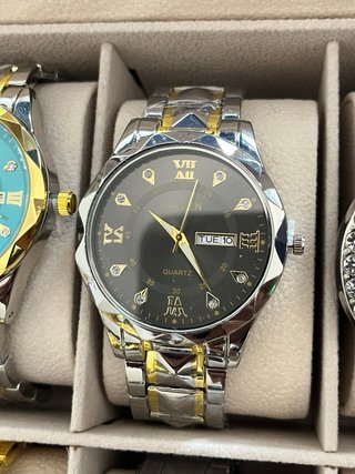 Reloj de Lujo con Colgante Cruz Azul