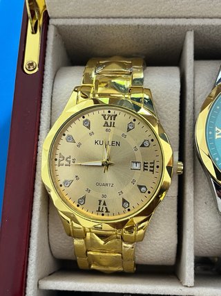 Reloj de Lujo con Colgante Cruz Azul