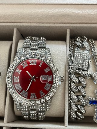 Reloj de Lujo con Colgante Cruz Azul