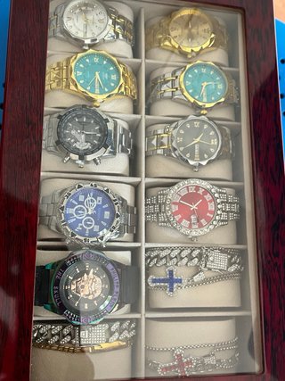 Reloj de Lujo con Colgante Cruz Azul