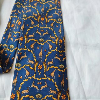 Corbata Ferragamo Seda Azul y Oro Jirafas