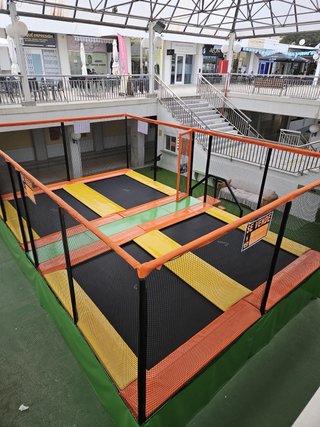 Camas elásticas para parques infantiles