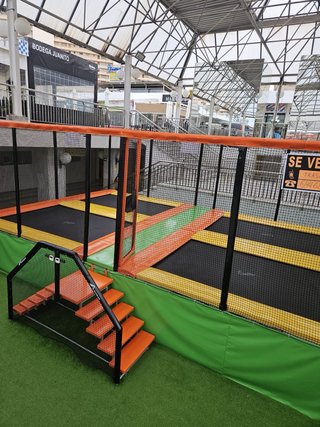 Camas elásticas para parques infantiles