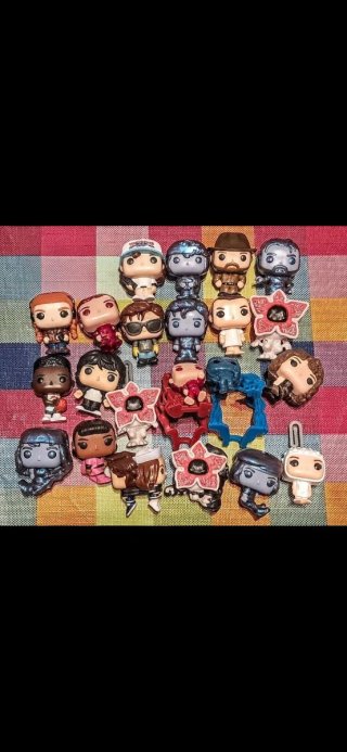 22 Figuras Kinder Joy Stranger Things.