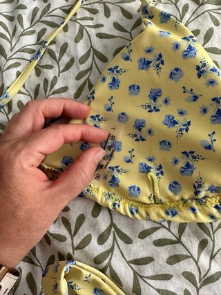 Bikini Tanga Amarillo Estampado Flores Talla L