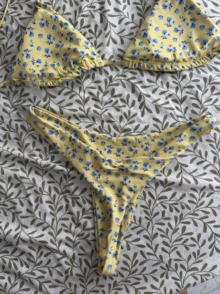 Bikini Tanga Amarillo Estampado Flores Talla L