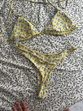 Bikini Tanga Amarillo Estampado Flores Talla L