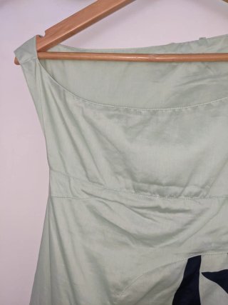 Vestido de verano verde menta con hojas