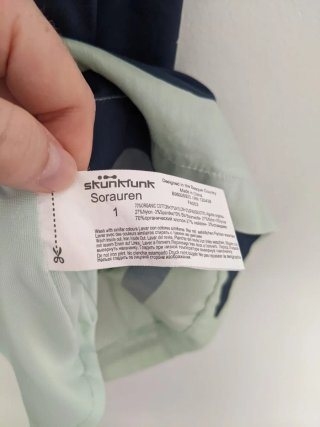 Vestido de verano verde menta con hojas