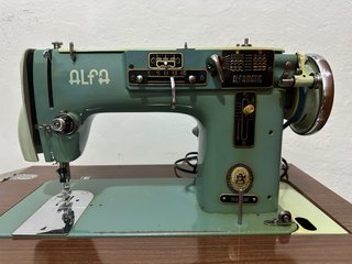 Máquina de coser Alfa