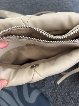 Bolso acolchado beige