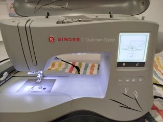 Bordadora Singer EM200 Quantum Stylist.