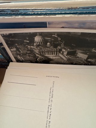 Caja de postales variadas (más de 100)