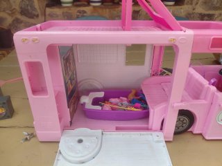 Grande casa mobile Barbie Dream Camper rosa