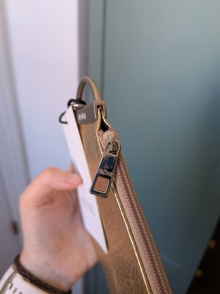 Bolsito Clutch Prüne Dorado Piel
