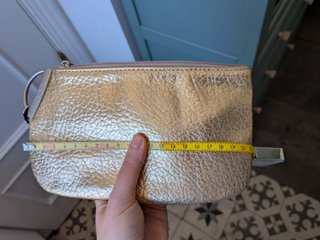 Bolsito Clutch Prüne Dorado Piel