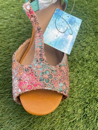 Sandalias BENI tacón cuña multicolor y verde
