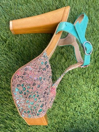 Sandalias BENI tacón cuña multicolor y verde