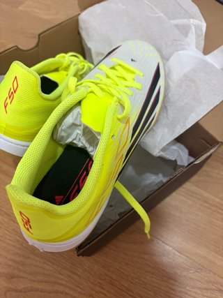 Zapatillas fútbol niño Adidas n 38. Sin estrenar.
