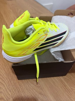 Zapatillas fútbol niño Adidas n 38. Sin estrenar.