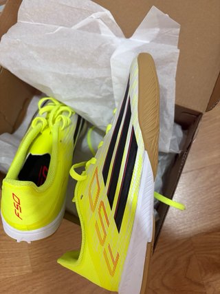 Zapatillas fútbol niño Adidas n 38. Sin estrenar.