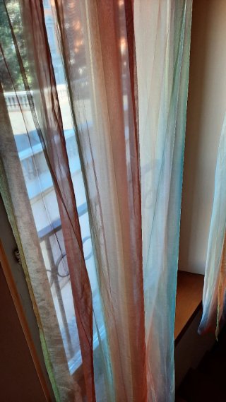 Tende in tulle colorate e trasparenti