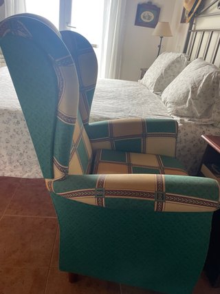 Sillón orejero tela verde y amarillo
