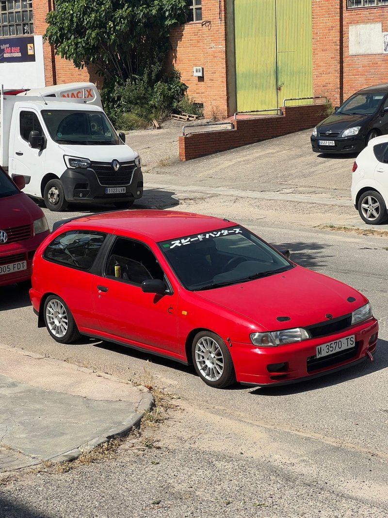 Nissan Almera N15 1997 - foto 1
