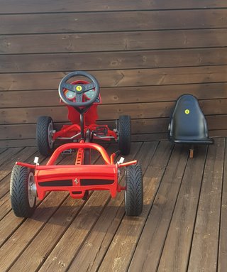 BERG Kart Ferrari Rojo a Pedales Edición Limitada