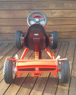 BERG Kart Ferrari Rojo a Pedales Edición Limitada