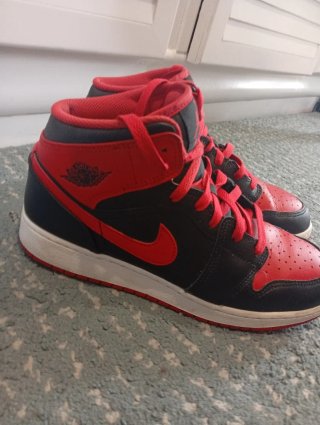 Nike Air Jordan 1 Rojas y Negras Talla 39