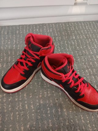 Nike Air Jordan 1 Rojas y Negras Talla 39