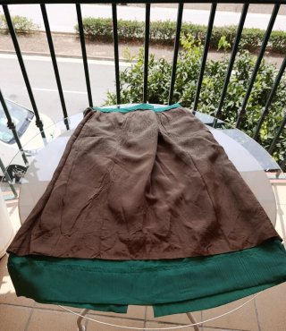 Falda verde corte recto, talla 50 con forro