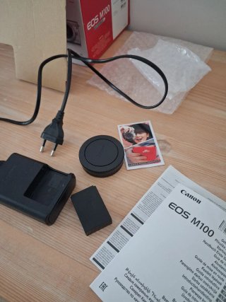 Canon EOS M100 Fotocamera Mirrorless Kit 15-45mm