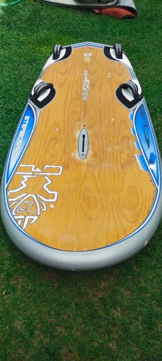 Tabla windsurf Formula 159 con funda y aleta