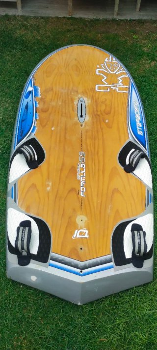 Tabla windsurf Formula 159 con funda y aleta