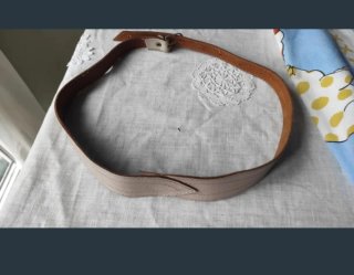 Cinture in pelle beige e nere