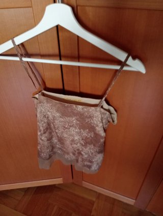 Blusa de encaje y transparencias