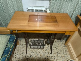 Máquina de coser Sigma con mesa